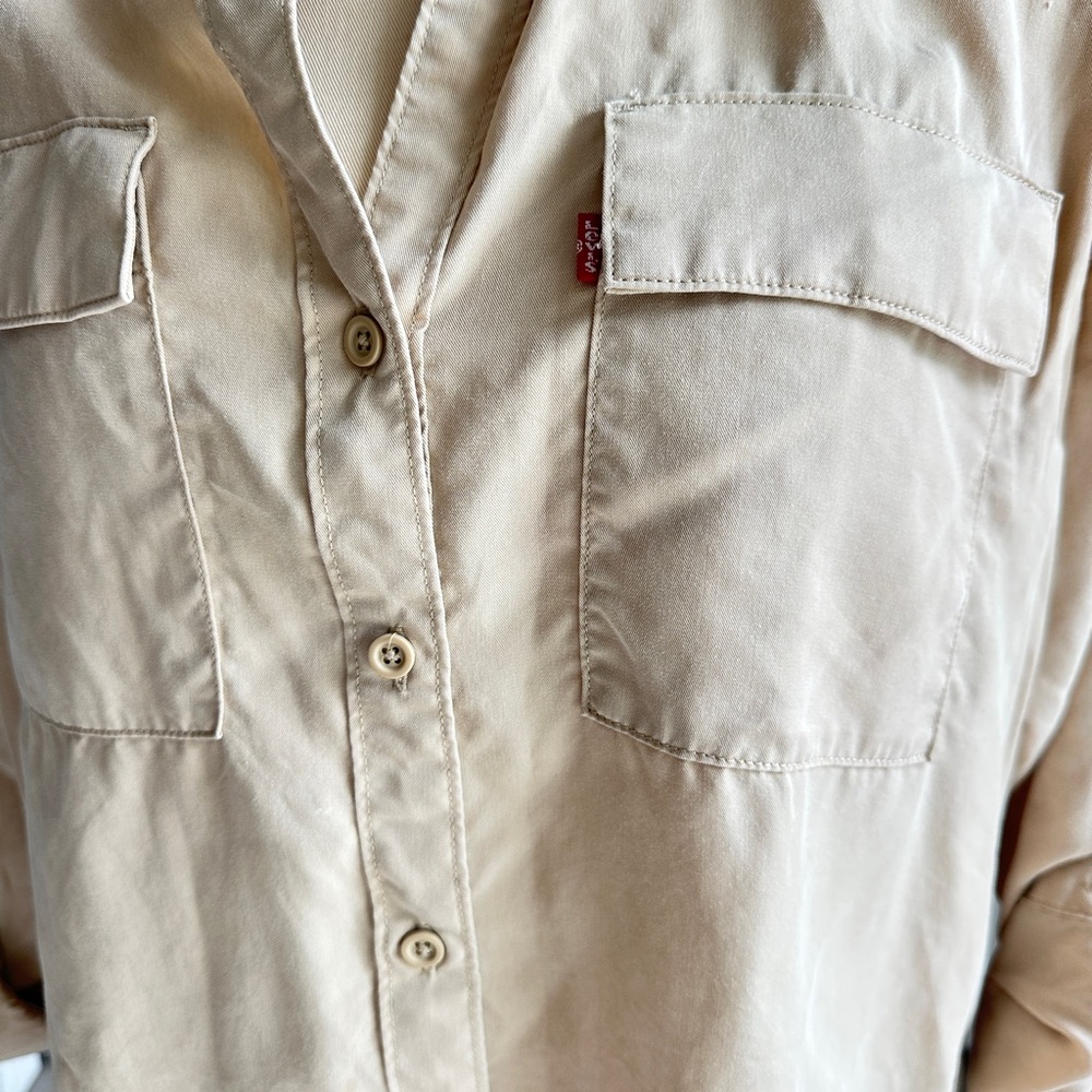 Levi's Cream Button-Up Shirt - Picture 3 of 6
